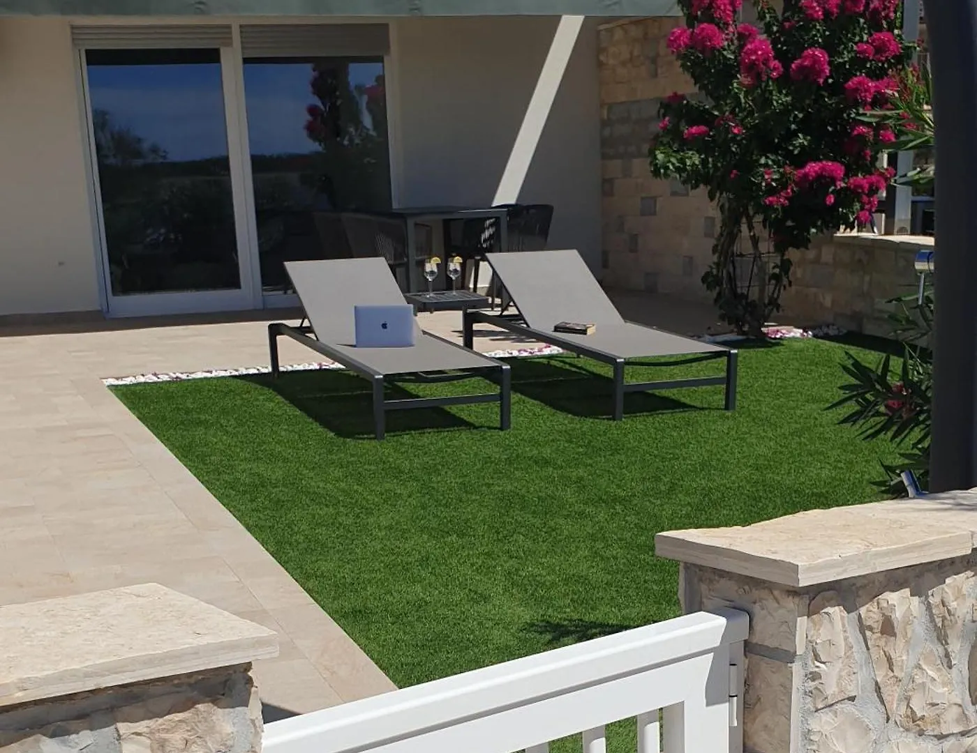 Superb Beachfront Apartment Povljana 0*,