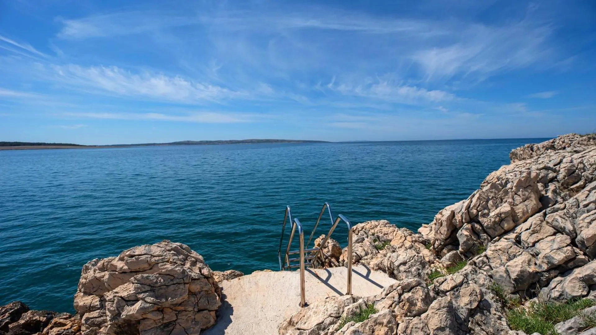 Superb Beachfront Apartment Povljana