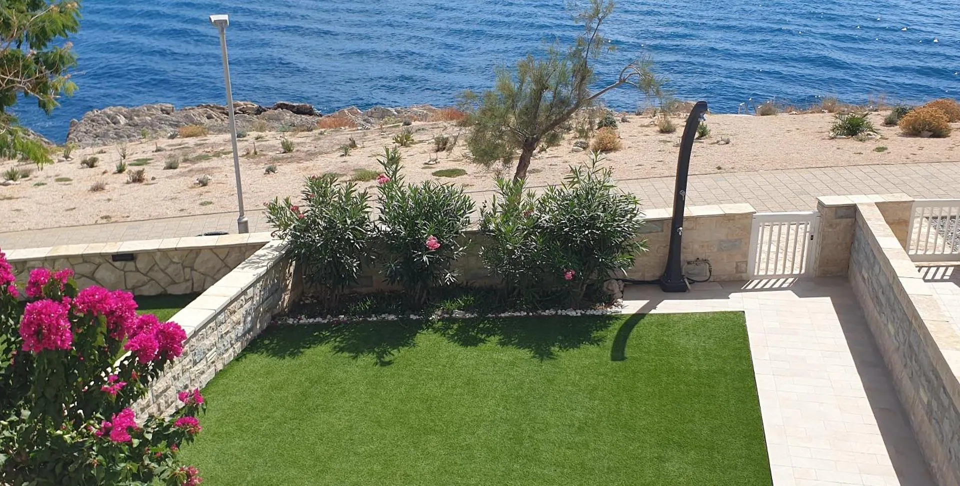Superb Beachfront Apartment Povljana